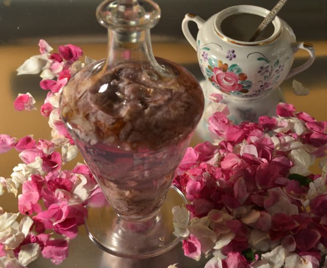 تصویر 1 از قیمت خرید گلاب اصل کاشان + فروش ویژه